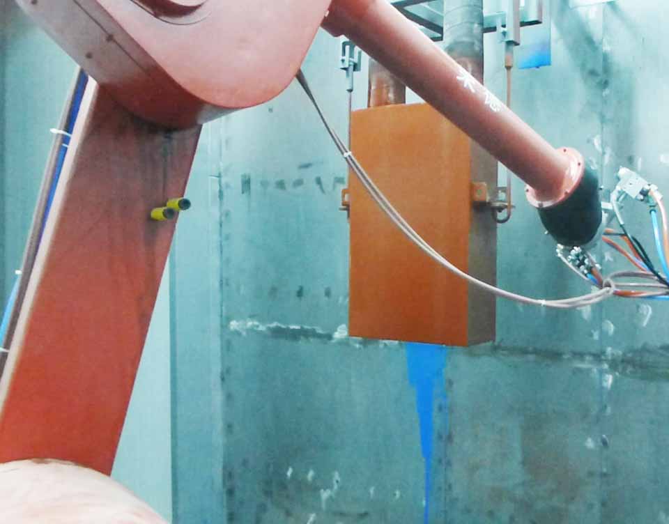 户外电容机器人在线喷漆